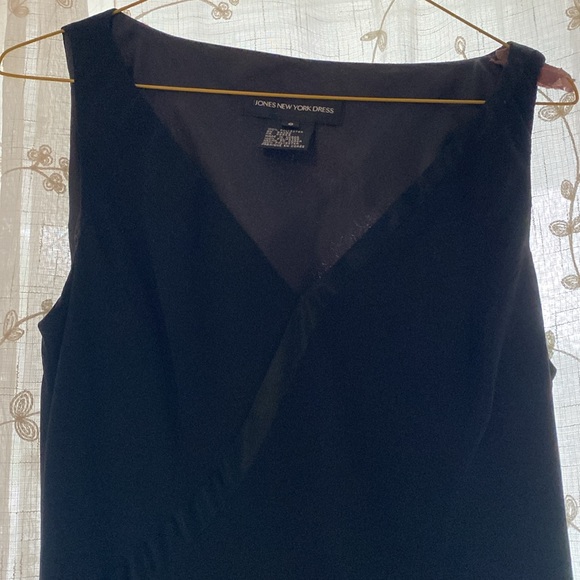 Black formal dress with satin inlay detail - Picture 2 of 5